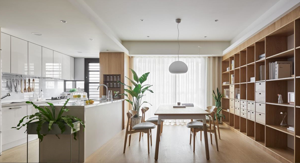 台湾夫妻买下132平30年老屋，装成白+木色的日式家很舒服