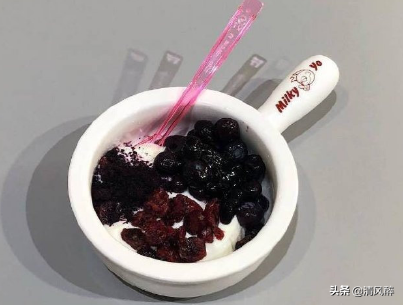 珍惜眼前人活在当下的句子：人生没有如果，只有后果和结果图片