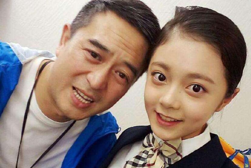 张嘉译6个“女儿”，3个是学霸2个前途无量，唯