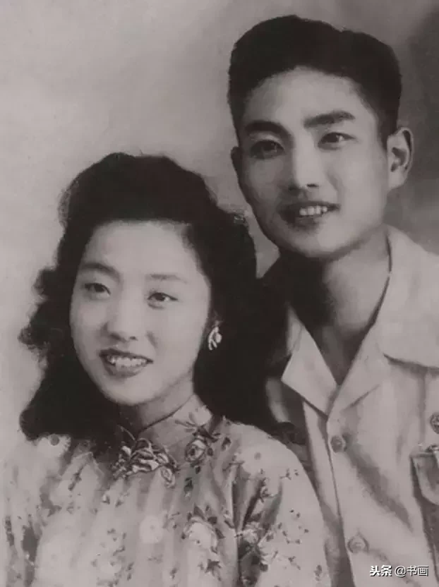 94岁的老人,画了18本画册纪念亡妻,感动世界