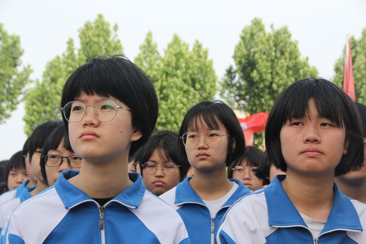 “清华馒头神”来邯郸临漳四中作励志报告，他是农民，逆袭成学霸