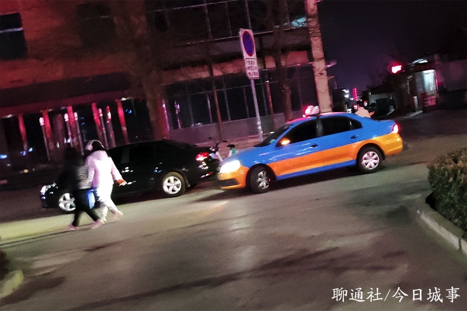 山东阳谷一男子利用开出租车便利，夜间为多名女子“拉客”摊上事