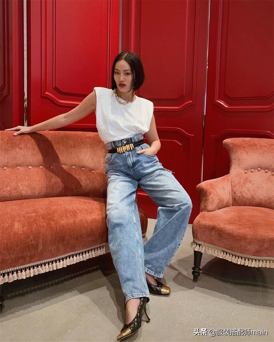 溜肩女孩不要慌，学会这4个穿衣技巧，气质拿捏得死死的