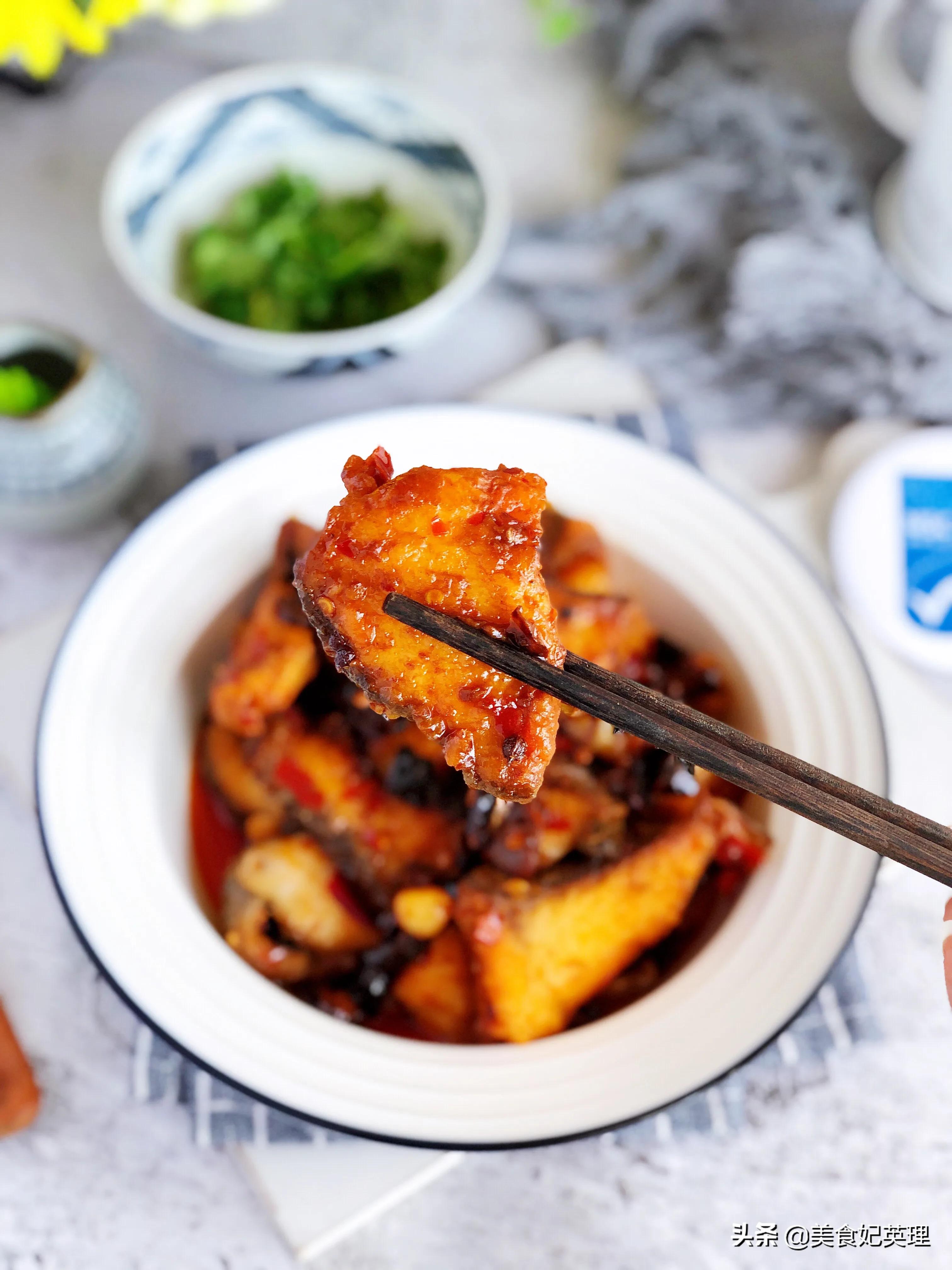 鳕鱼别再炖着吃了，试试这做法，麻辣鲜香巨下饭，老公直竖大拇指