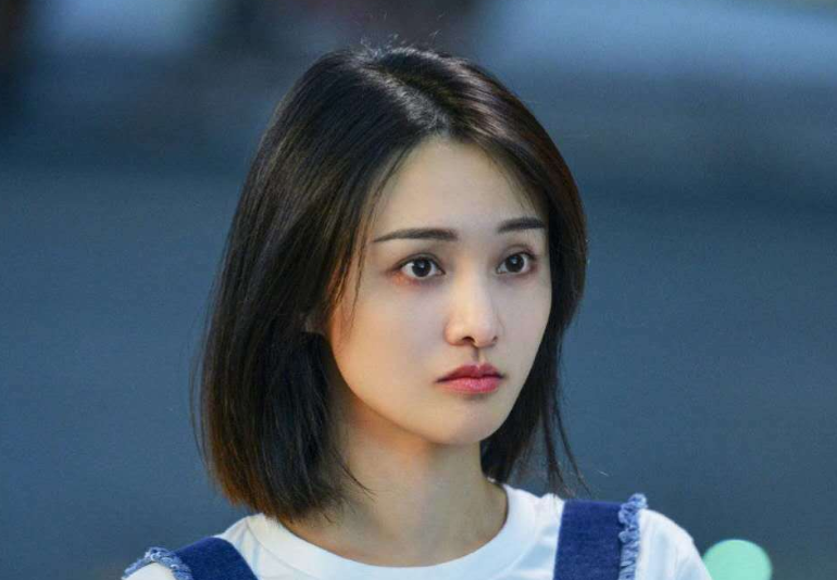 蒲巴甲点赞郑爽丑闻，十年前因走红毯产生过节