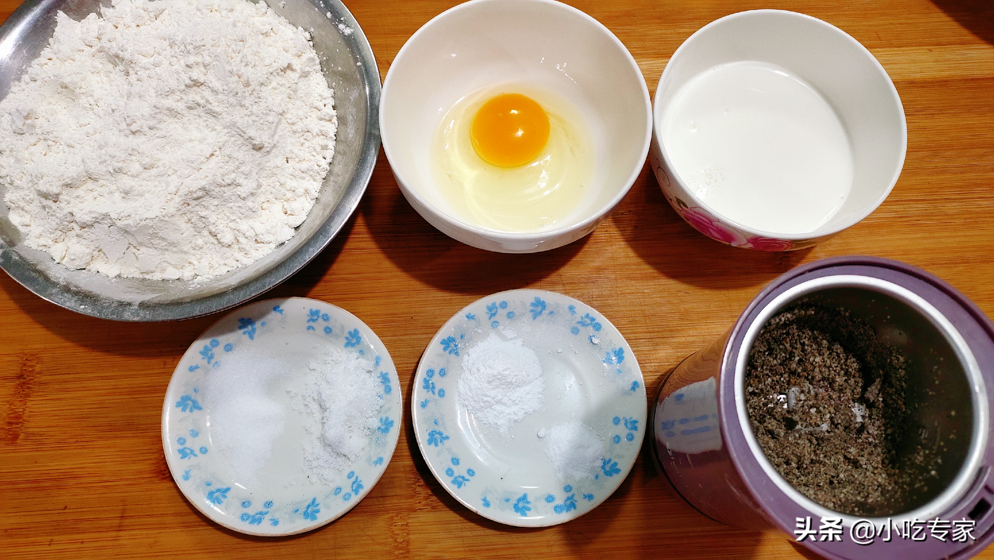 10年面点师详细讲解黑芝麻香酥油条做法，新手也能做的蓬松酥脆