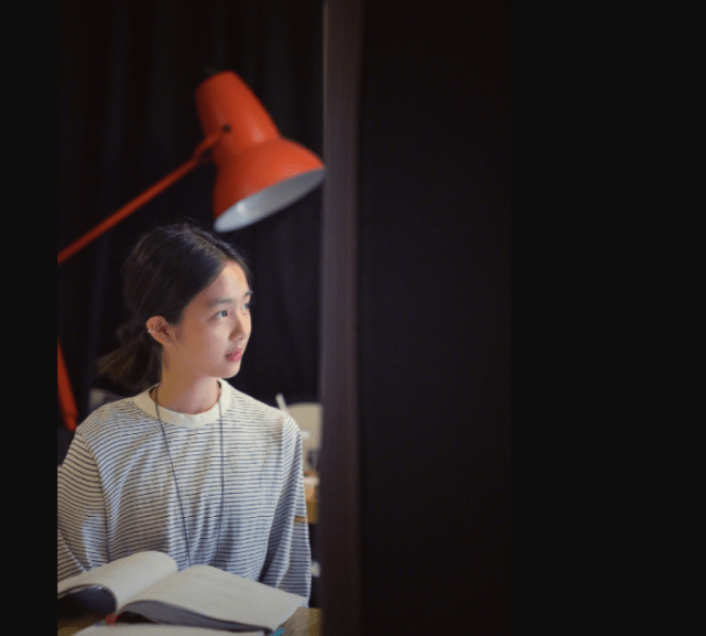 太过分！15岁黄多多被造谣行为不端被开除，校方辟谣、黄磊报警