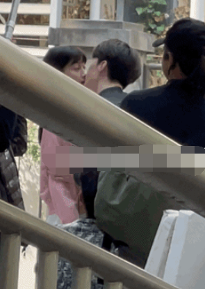 范丞丞关晓彤拍吻戏网友羡慕地说范丞丞的荧幕初吻