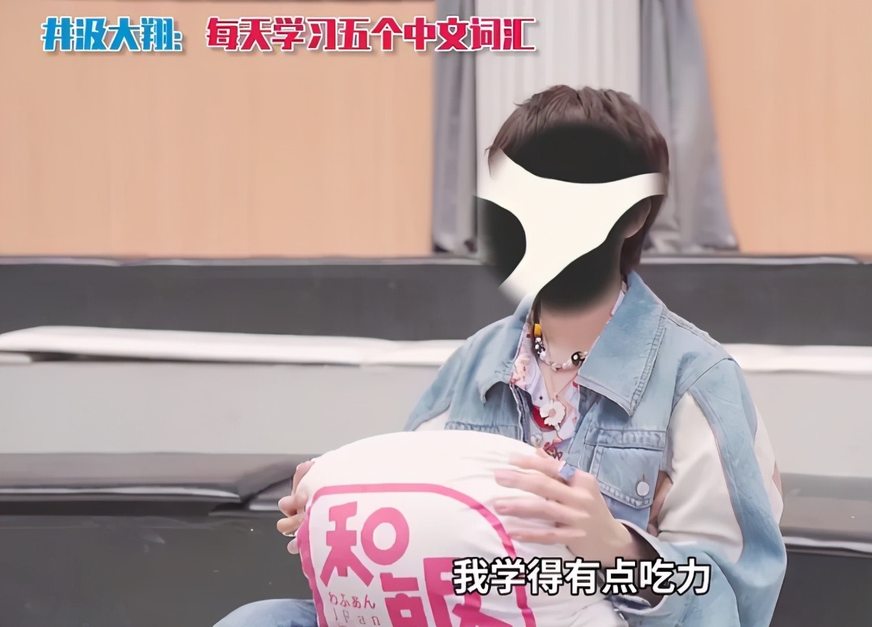 " achieve 4 " Japanese student is too high, the roommate that spit groove won't Japanese is respected say, gesticulate to others