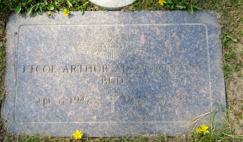 过分自信，美国飞行员驾驶轰炸机疯狂炫技，却