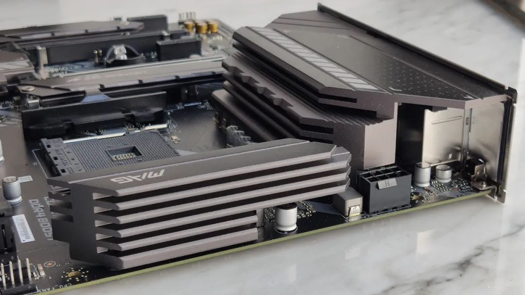 军火库不只有迫击炮 微星B550战斧导弹配3900XT体验