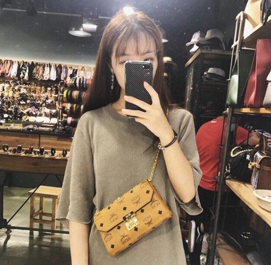 还在买烂大街的LV吗？这几款轻奢MCM包包也很香