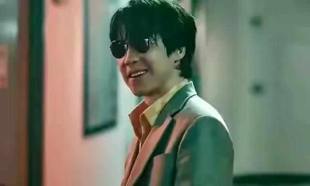 孙红雷和老婆主演的《扫黑风暴》火了，网友却在评论区呼唤丁嘉丽