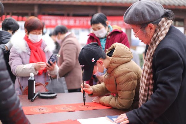 “在社区·爱成都·过大年”系列活动在洛带镇开启