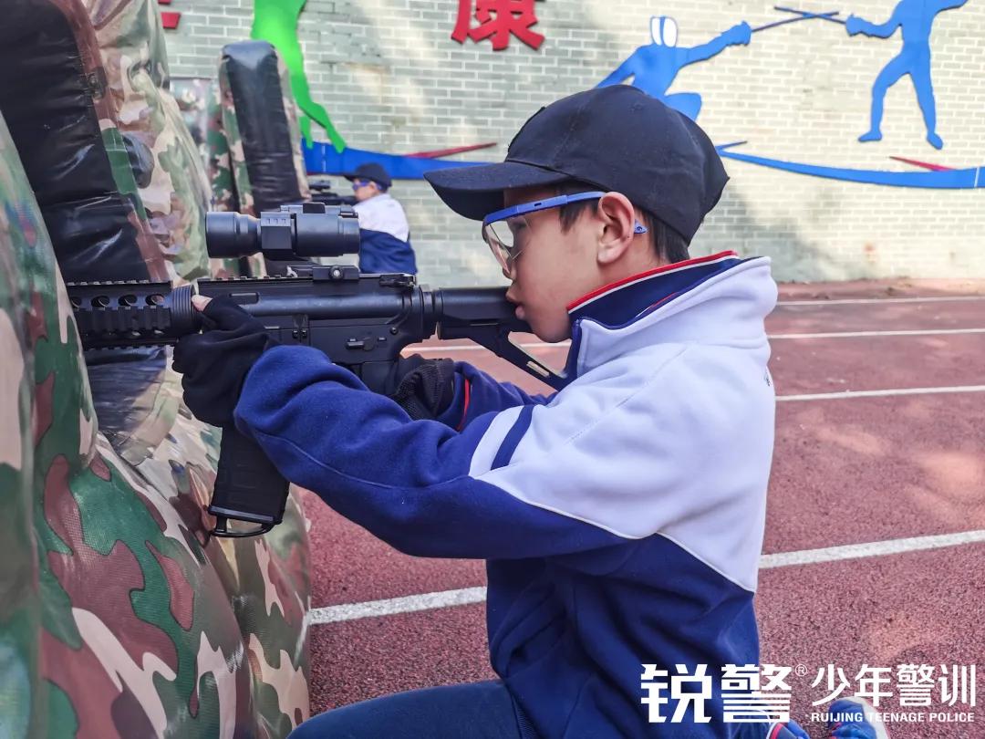 锐警少年警训：海珠区新港中路小学假前安全特警护卫营圆满收官