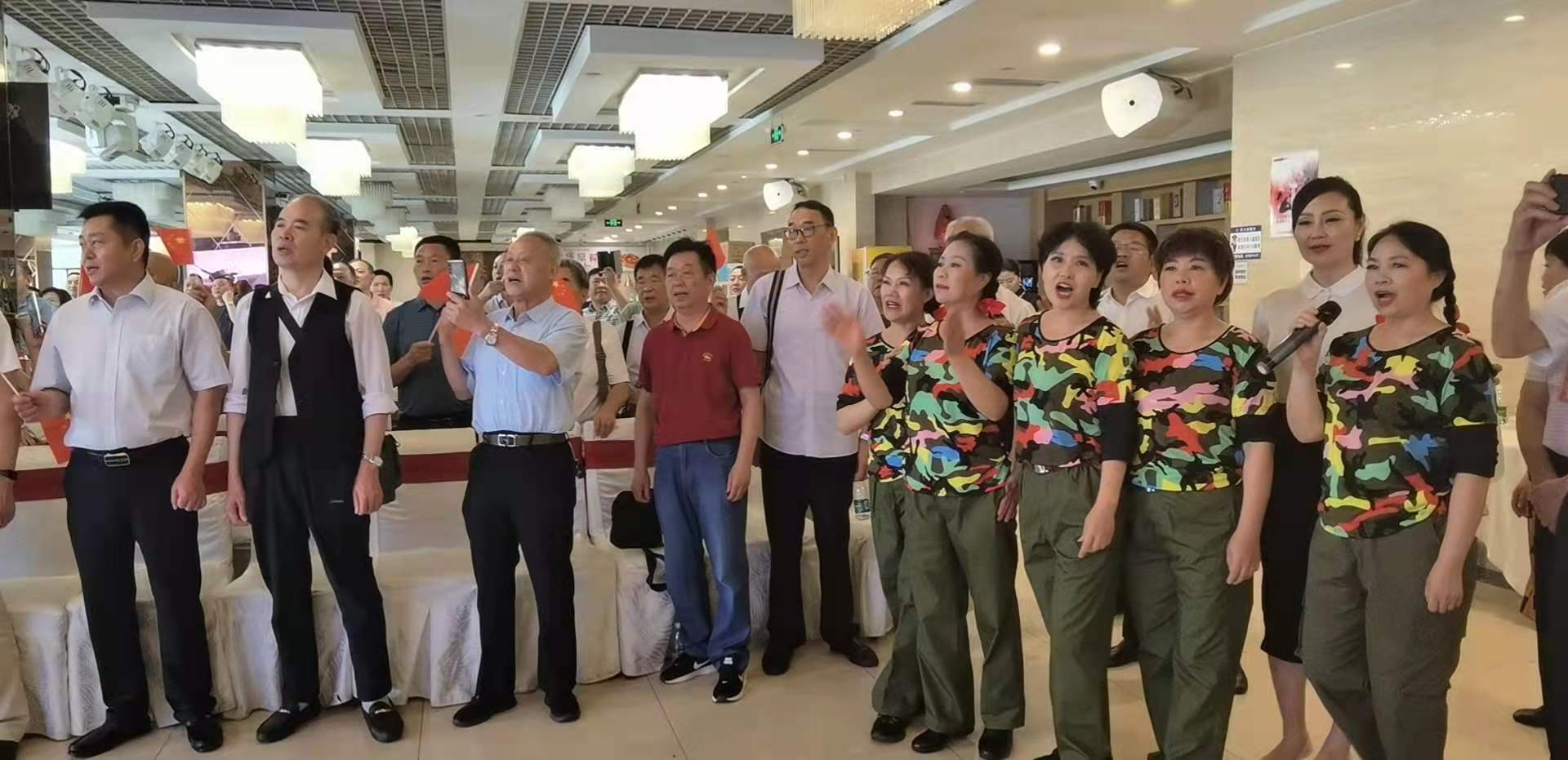 原鐵道兵五師、六師在蓉部分戰(zhàn)友慶“八一”聯(lián)誼會場面好感人