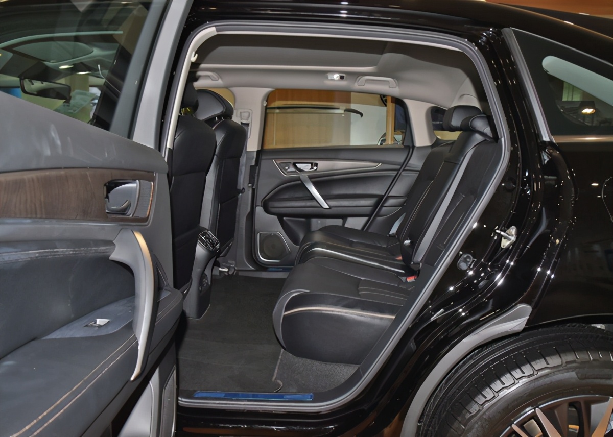 本田冠道，轴距2820毫米，7.8秒破百，大块头也跑得快