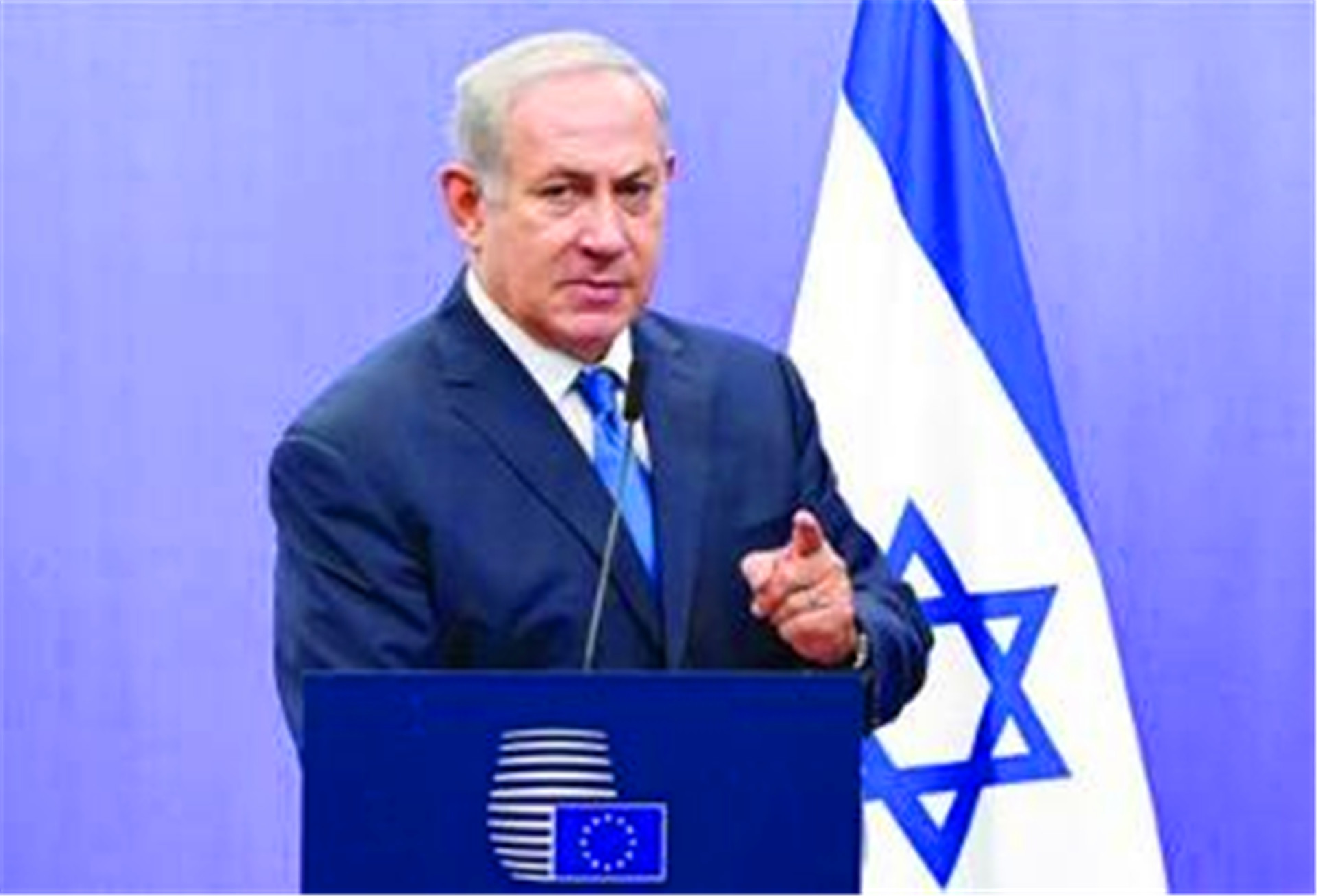 一国表面和中国称兄道弟，背地里却勾结美国，