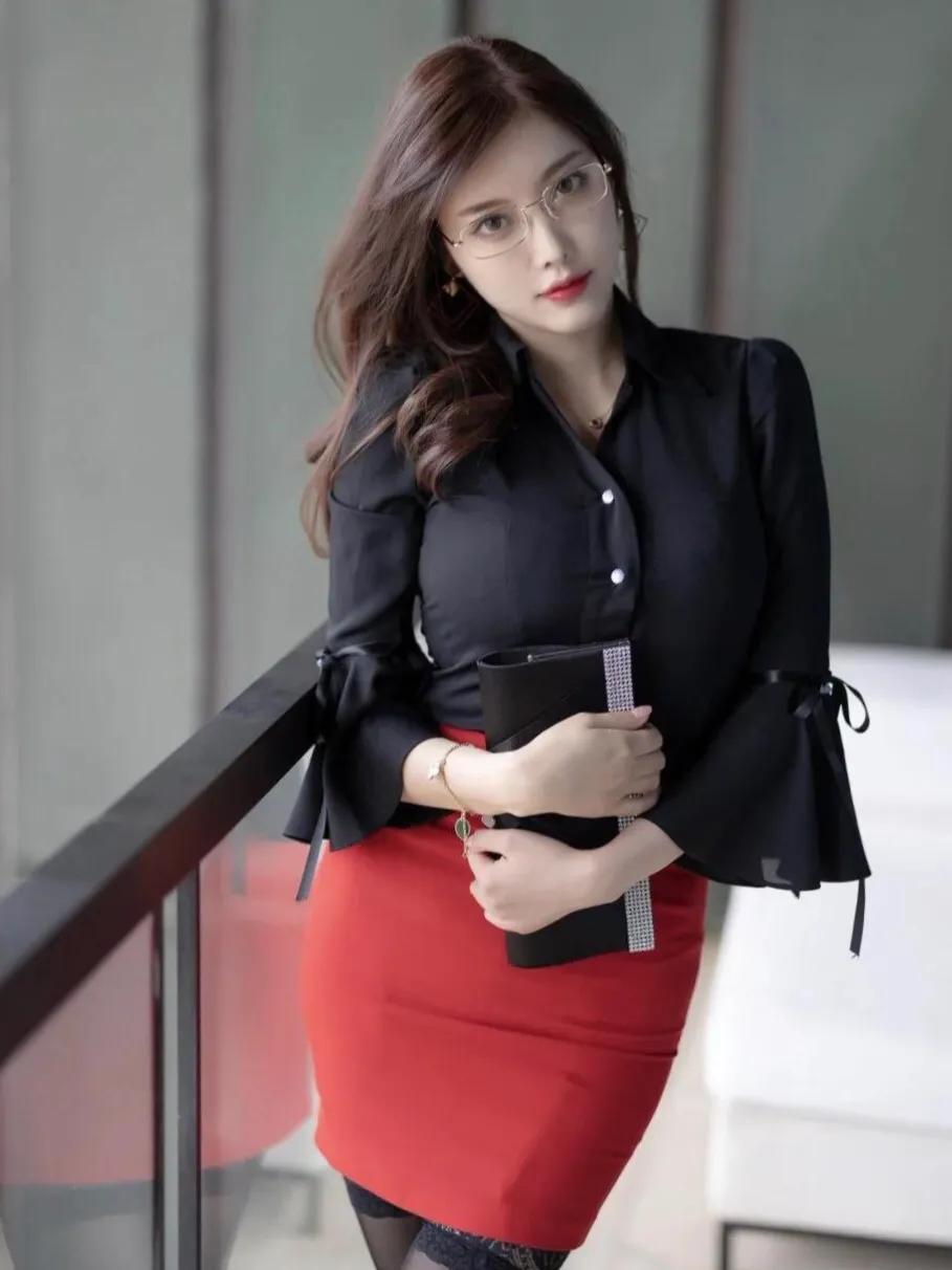 美女秘书，你是怎么看的?图片
