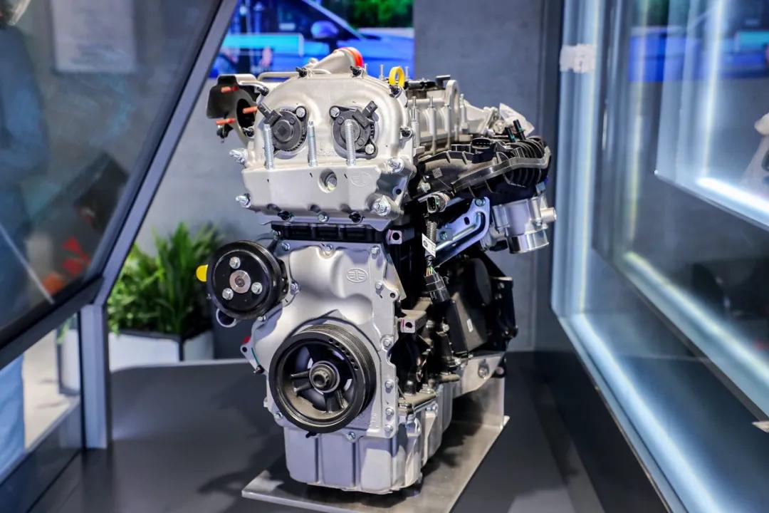 想不到吧！这居然是款10万出头的SUV，而且看起来还挺高级