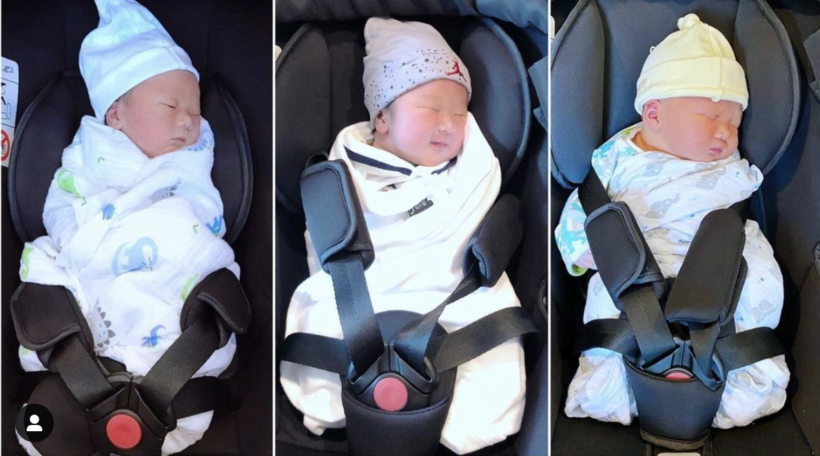 胡杏儿两个儿子视频聊天，同款笑容超治愈，五官相似像在照镜子