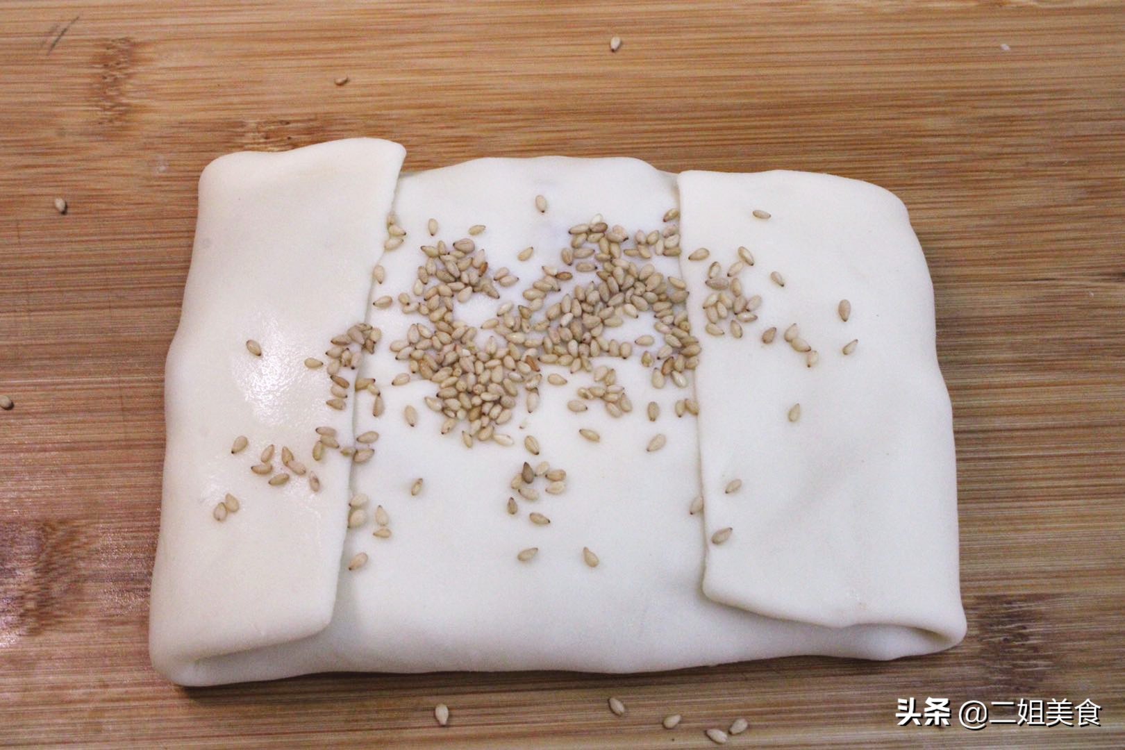 鸡肉和香菇搭配，做盒子没想到这么好吃，比韭菜馅香，比肉馅解馋