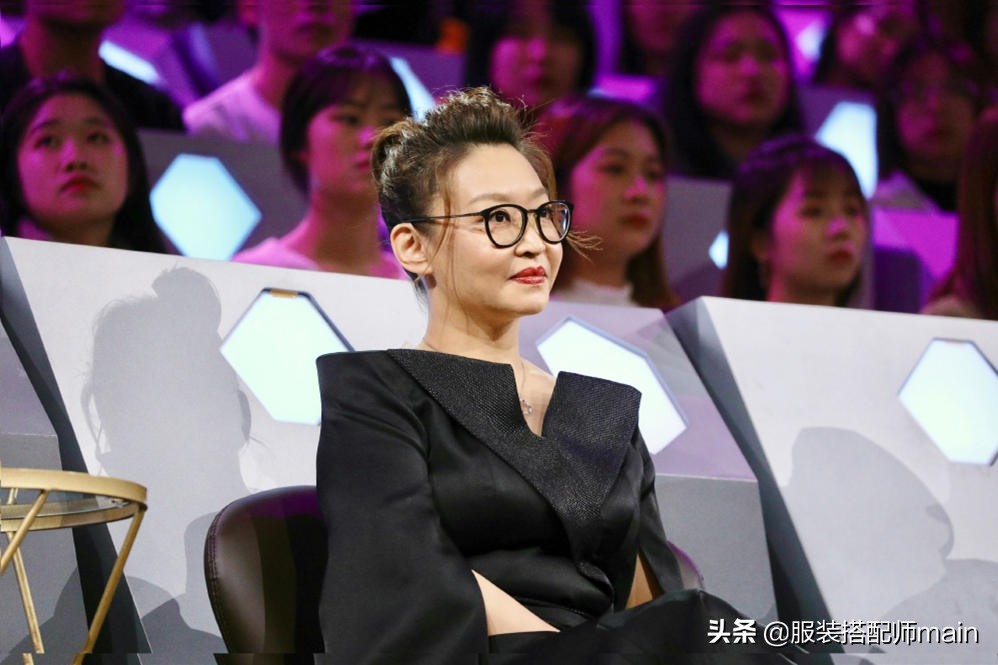 戏里她是农妇王秀娥，戏外在中戏当老师，教出的学生都是演技派