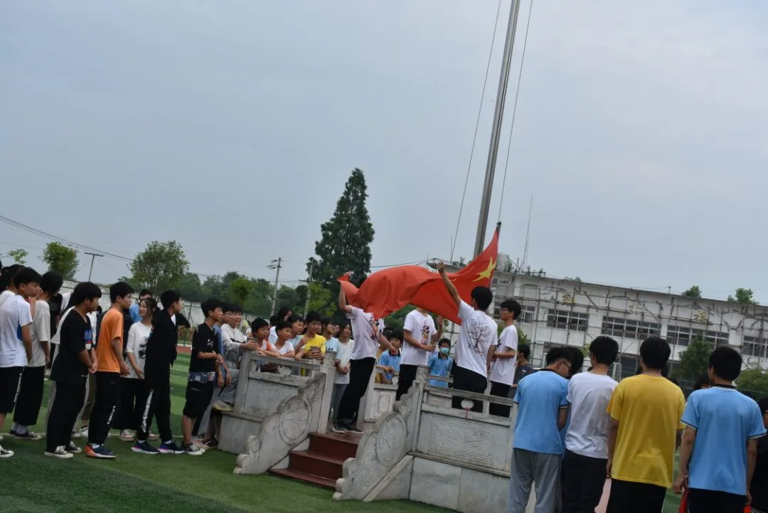 浠水县团陂中学举行2021届九年级毕业典礼(图3)