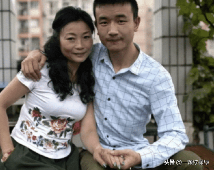 23岁小伙和相差23岁的大妈，相识俩个月就闪婚了