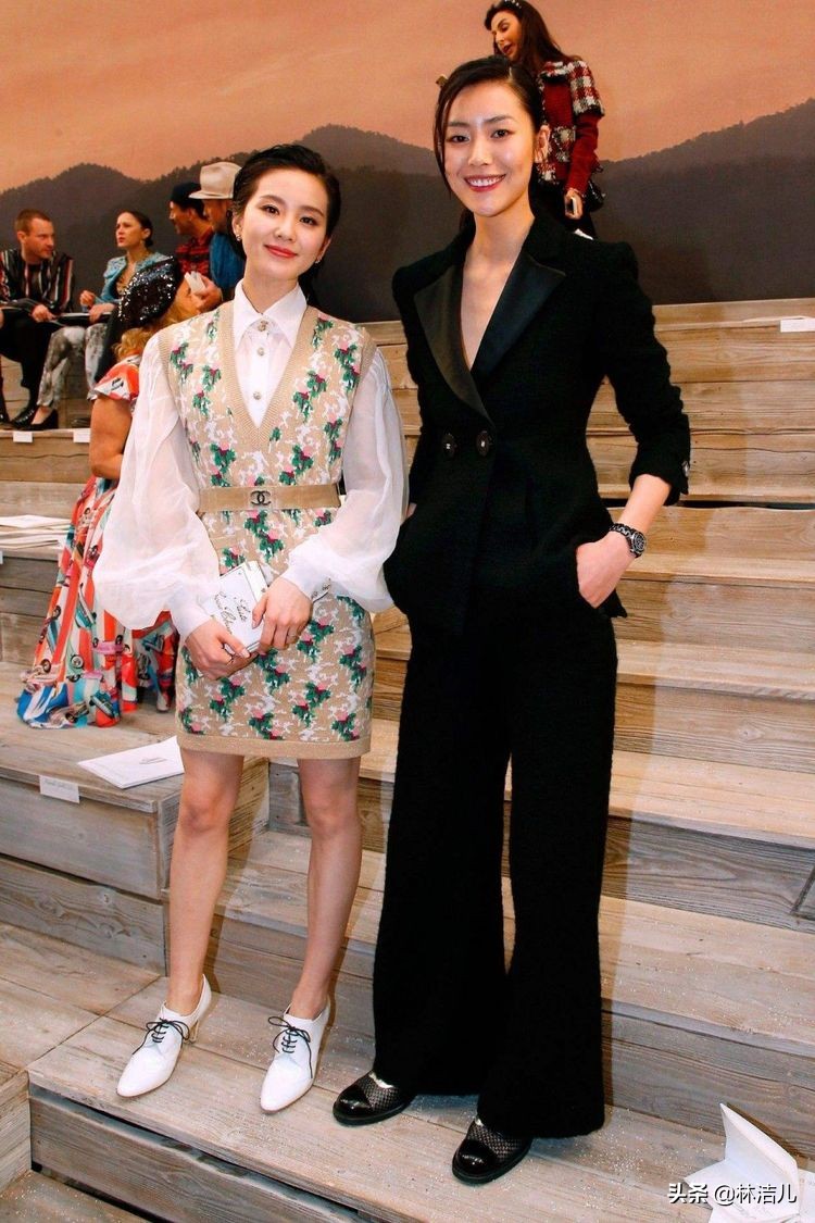 女明星合照这么有心机？刘诗诗、李小冉的抢镜