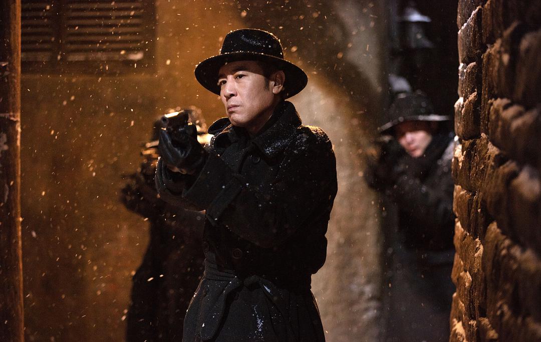 不愧是老戏骨悬崖之上于和伟一个含泪的眼神演出3种情形