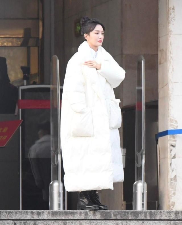 秦岚参加春晚备播，气质清爽魅力足，生图有眼