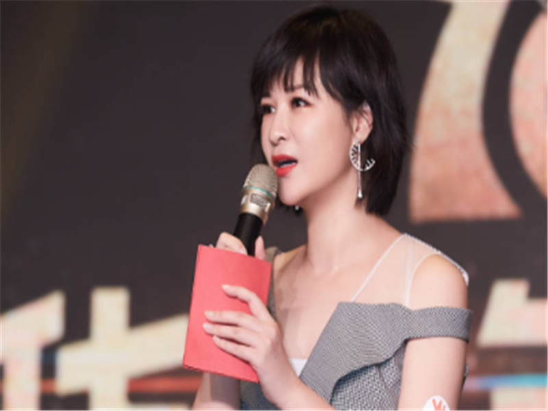 ​《乘风破浪的姐姐》播出后，杜华被网友diss，