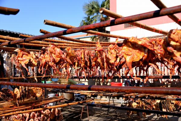 打年货啦！腊味飘香，红红火火迎新年｜城市摄影队