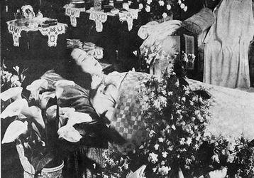 阮玲玉临终前有多惨：丈夫掌掴，自己喝毒粥，