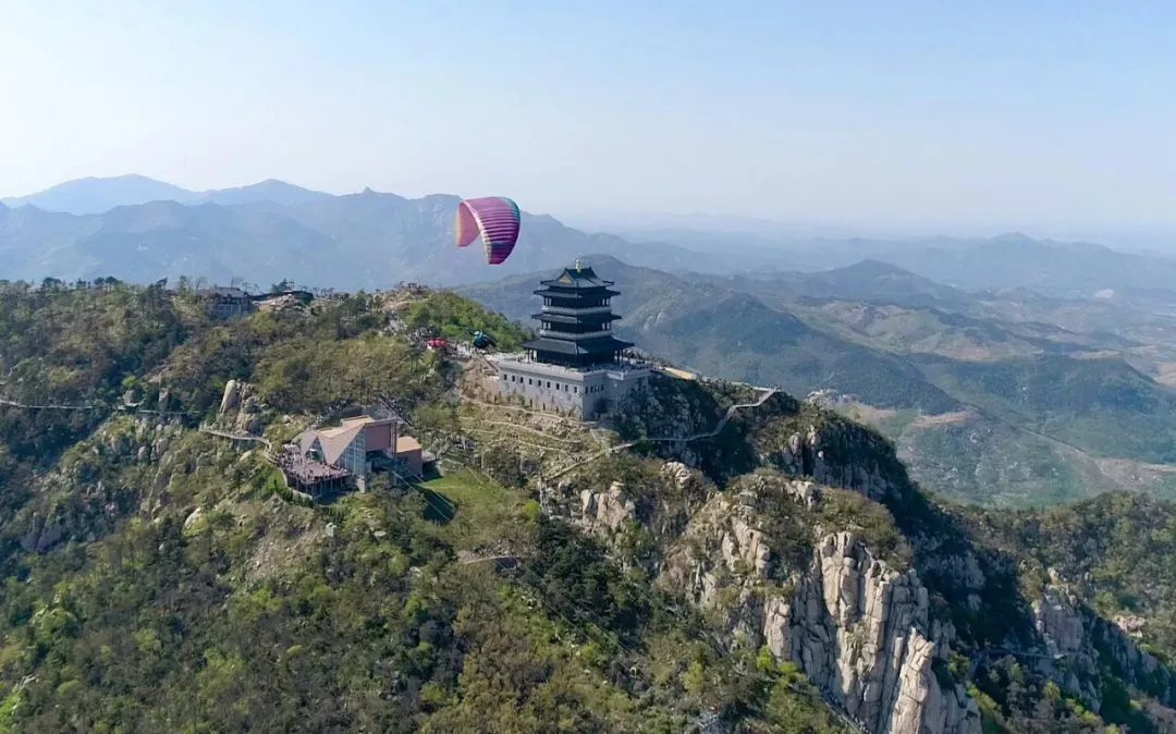 天蒙山巅热血归来|山东省唯一硬式高空极限蹦极、全国唯一景区千米高空滑翔伞,等你来挑战!