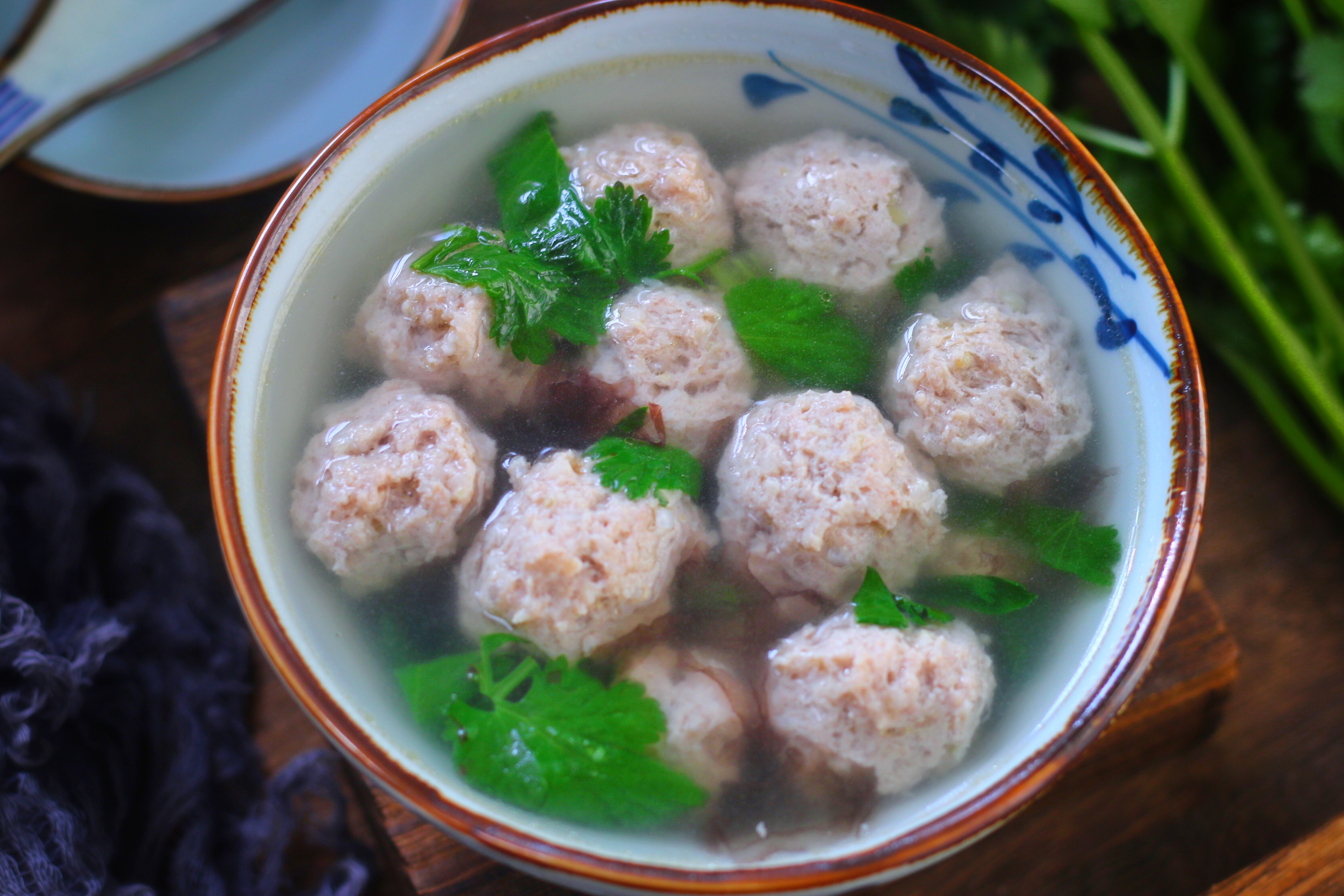 煮肉丸紫菜湯，不要加澱粉和雞精了，肉丸嫩湯鮮美，訣竅公開