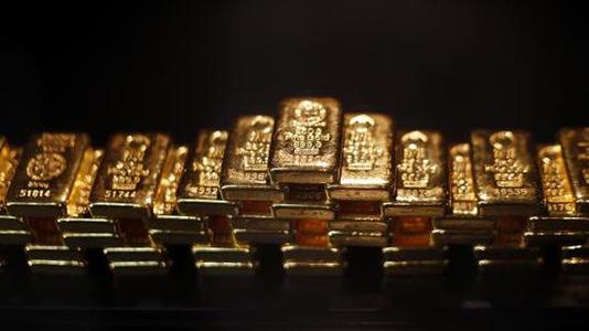 中校乘船叛逃台湾，获500两黄金，10个月后被当成神经病枪决