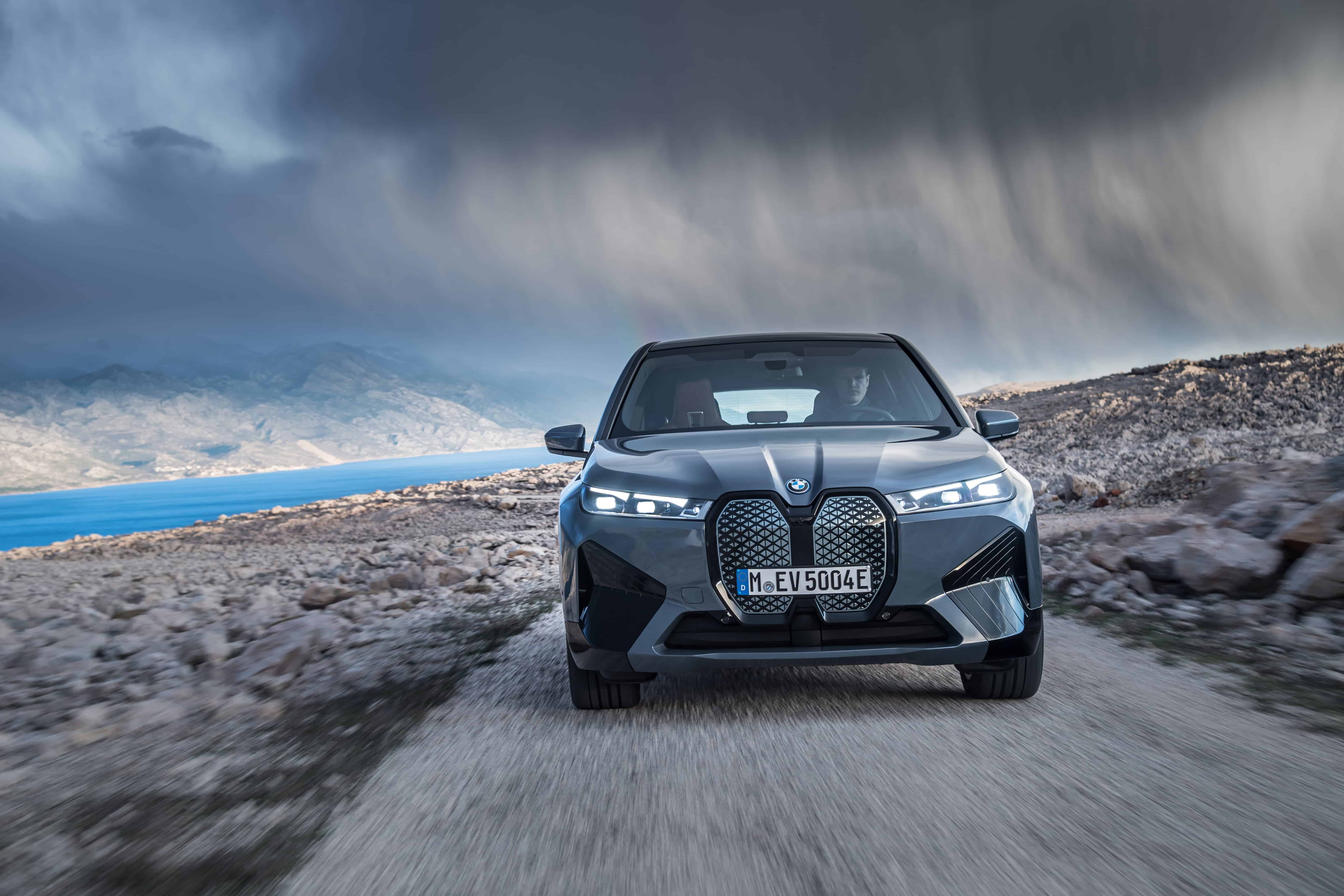 并非采用更大,更重的动力电池,而是得益于第五代bmw edrive电力驱动