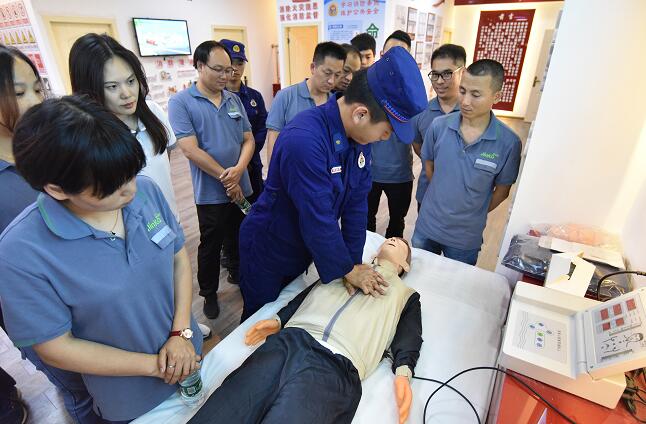 江西上饶：讲授消防救援 构建平安园区