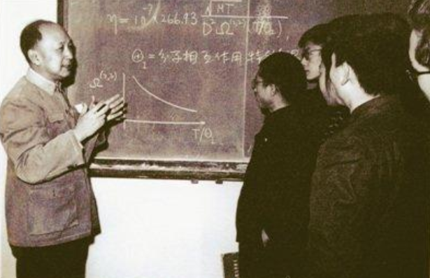 钱永健：钱学森侄儿，虽是美国籍，却称“血统