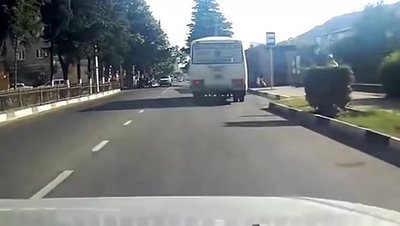小心！虚线变道这几种情况下铁定被罚