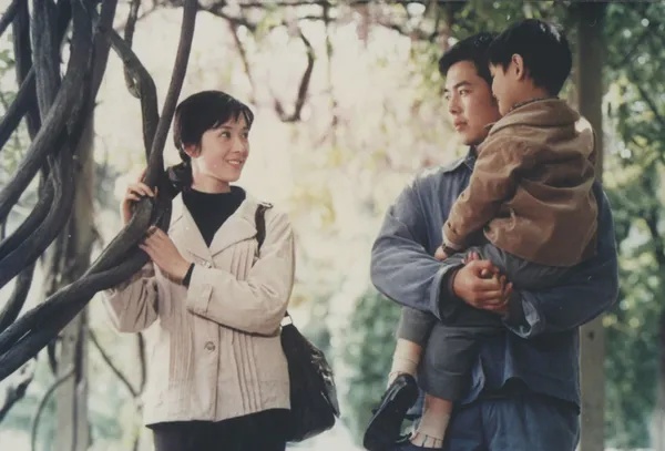 她不是传统美女，却因出众气质和洋气外表，成为80年代最美女演员
