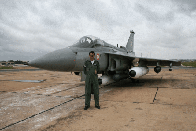 国产“光辉”不如鹰狮和F-16？印度专家：安全飞行20年说明它优秀