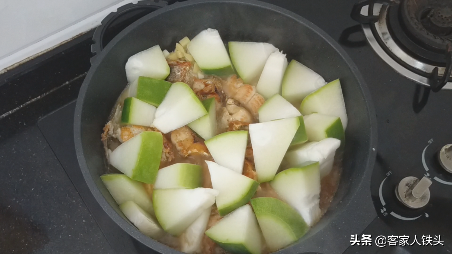 以後待客冬瓜不煲湯，加1塊魚腩這樣做，汁多味美，還沒一點腥味