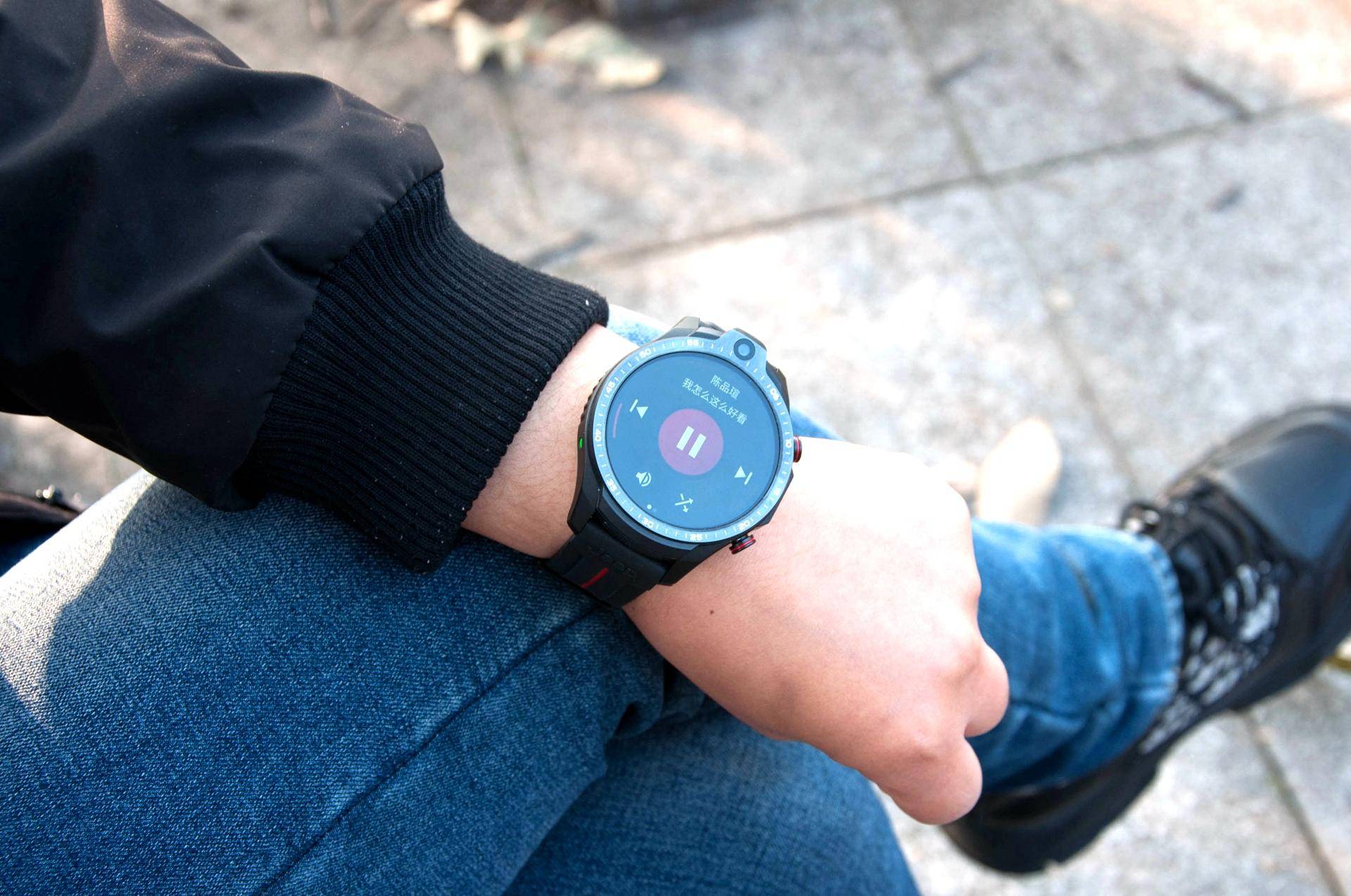 Jeep黑骑士智能手表：高清双摄独立通话，自带64G超大空间