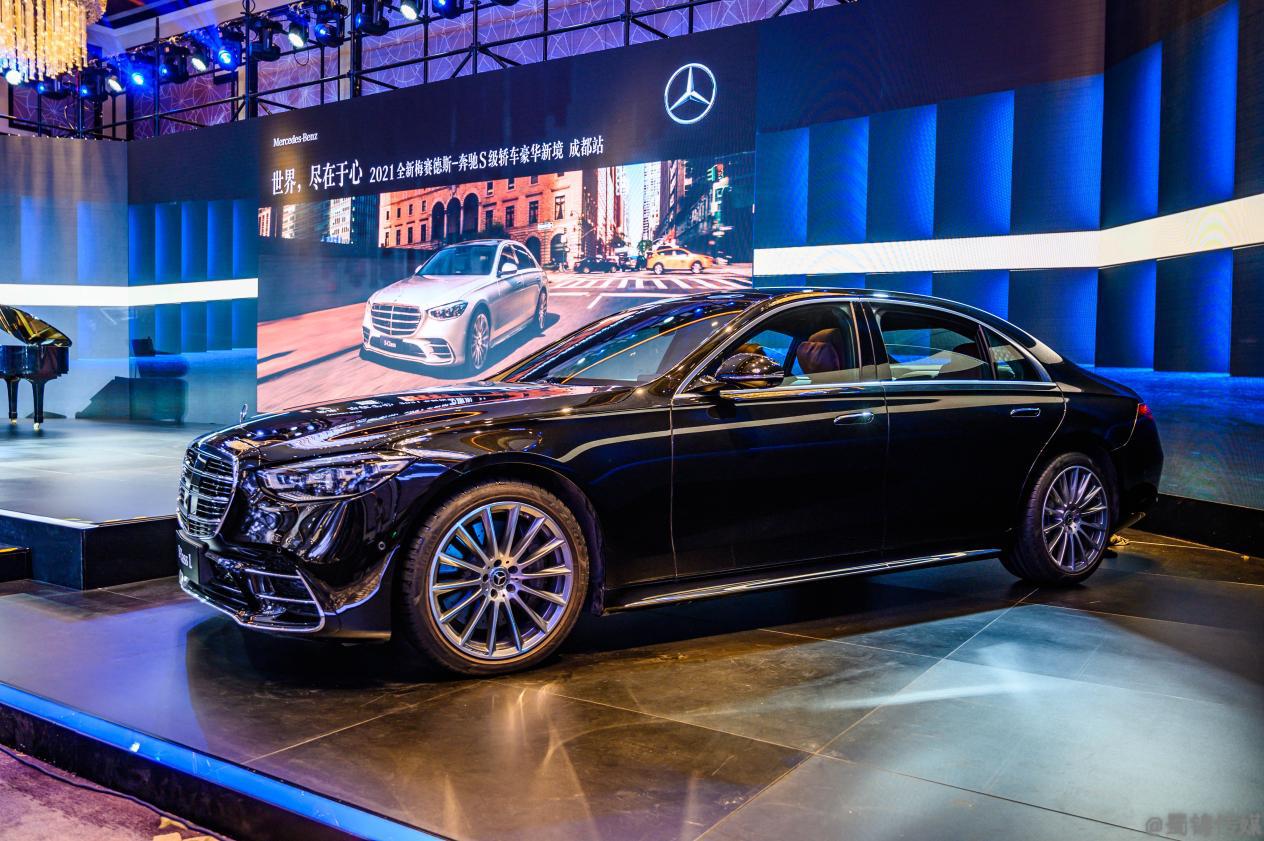 如果试驾只能在夜间，那奔驰一定最欢喜