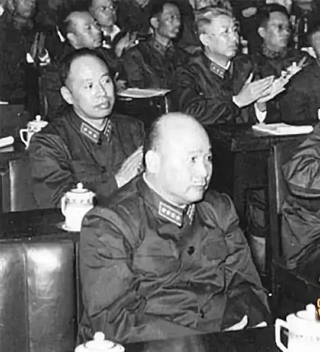 毛主席提议徐海东出席党的九大，他激动地说：就是爬，我也要爬去