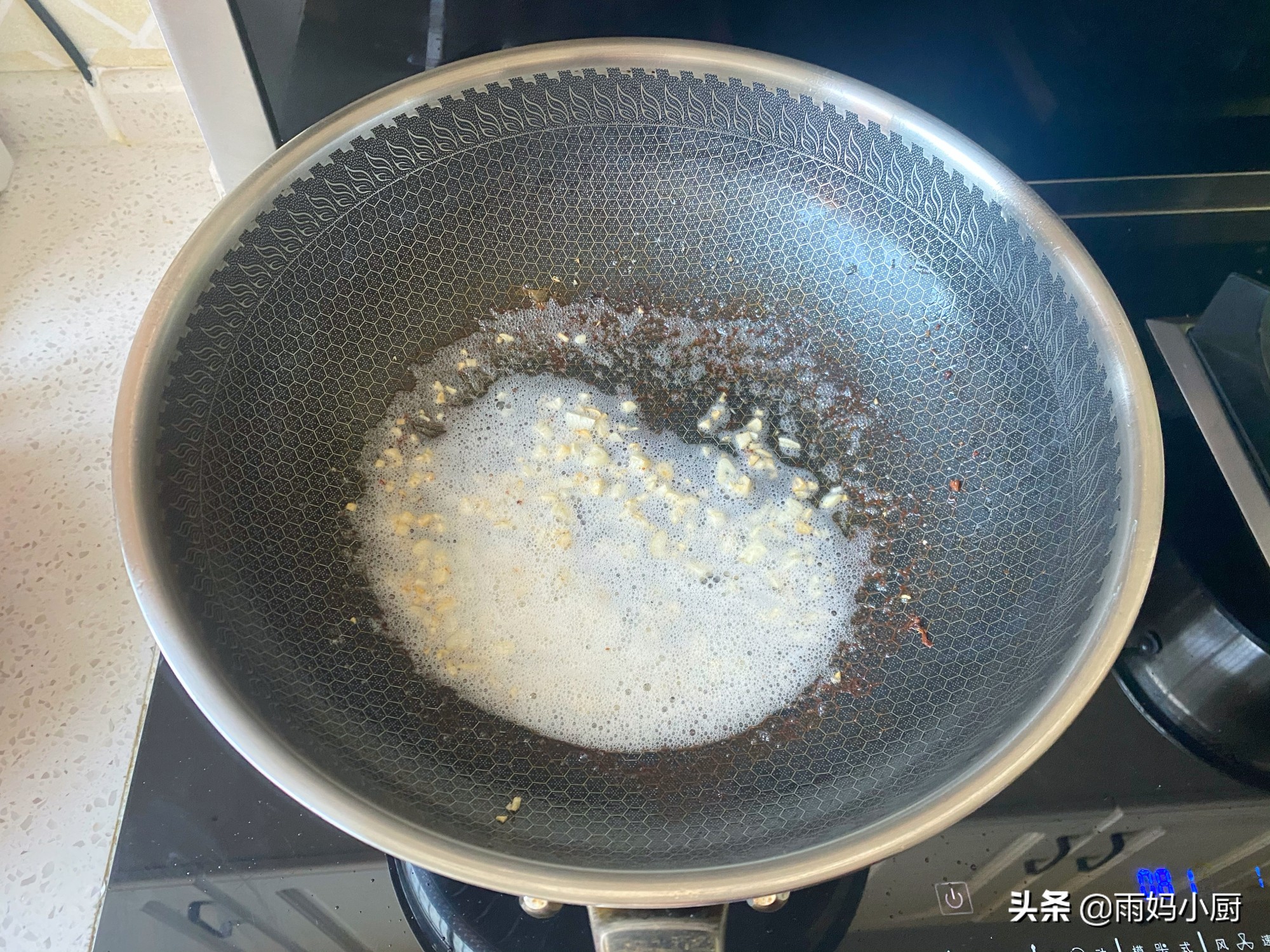 排骨别只会煲汤了，试试这做法，软嫩入味又下饭，好吃到吮手指