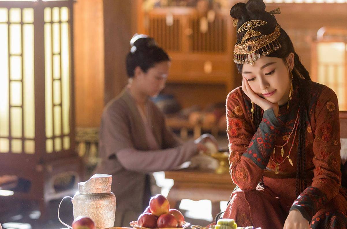 唐嫣新剧花絮首曝光，拍摄期间并未发福，力破“剧组养胎”传闻